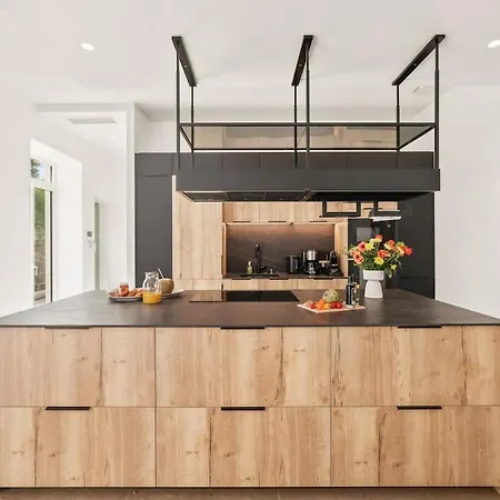 Luxurious * 앙티브